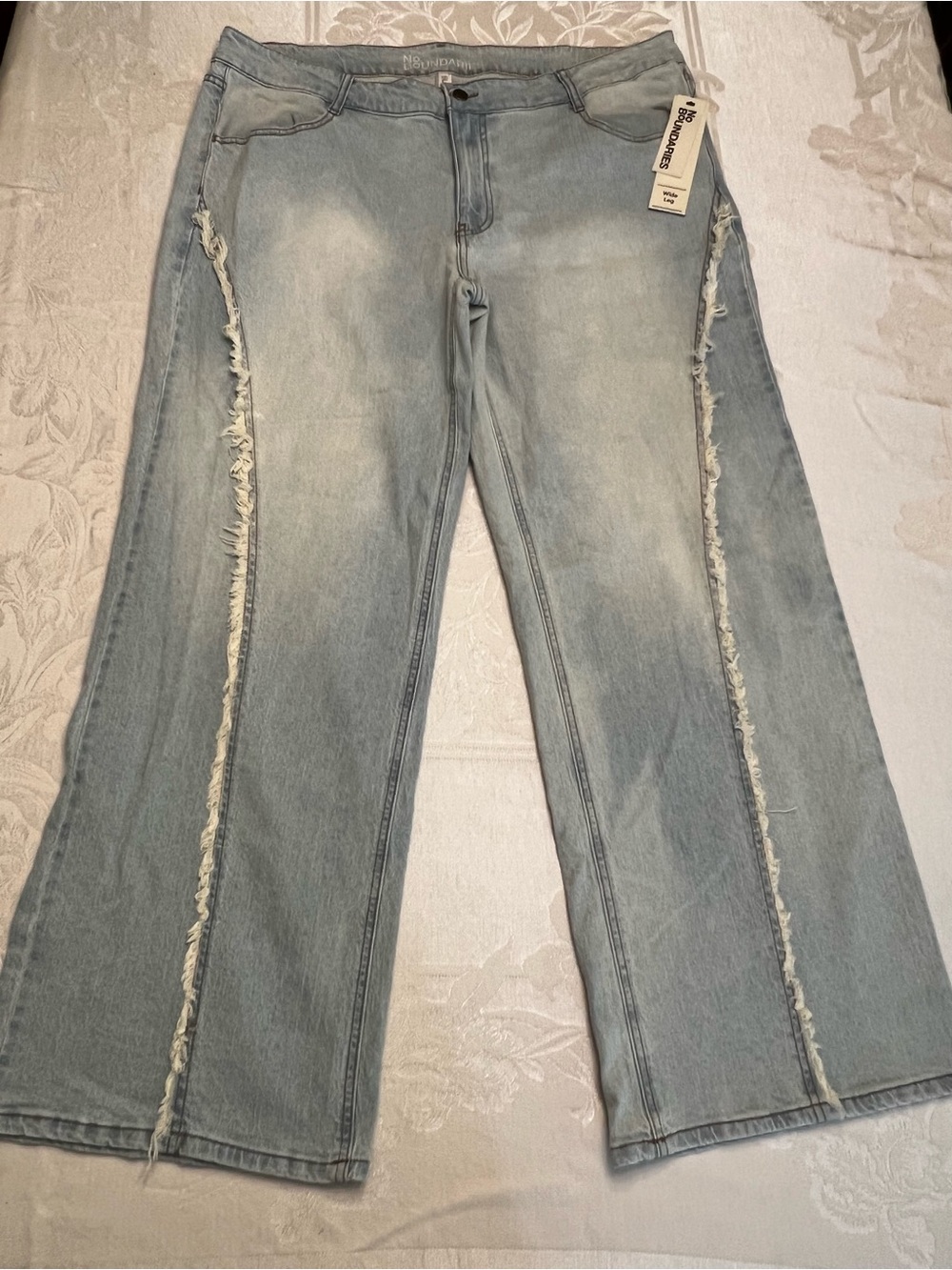 No Boundaries 20 Light Blue Frayed-Seam Wide Leg Jeans NWT